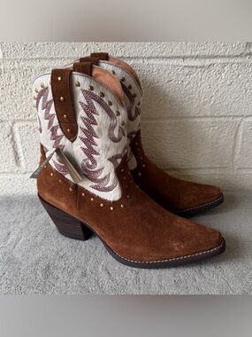 Dingo "Rodeo Queen Bootie Brown Suede & White Calf Hair Size 9.5